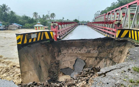 Zwei Wettersysteme waren für den Starkregen auf Sumatra verantwortlich. - Foto: --/North Tapanuli disaster management agency (BPBD)/dpa