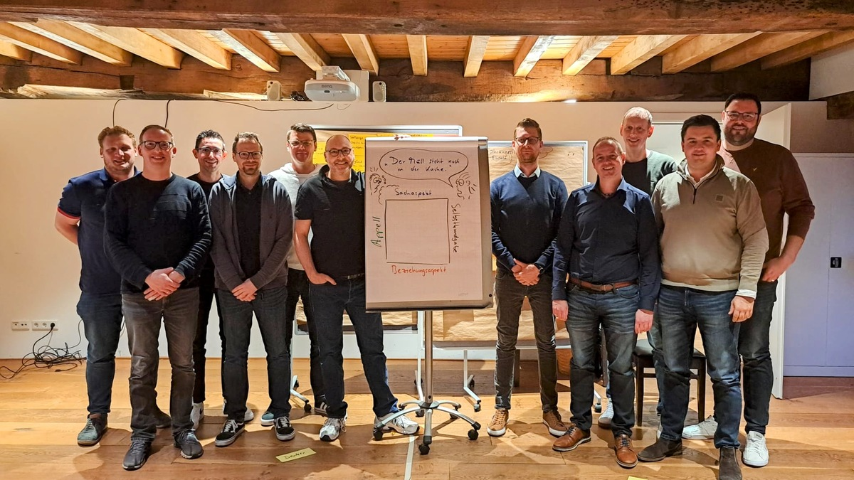 FW-KLE: Freiwillige Feuerwehr Bedburg-Hau setzt auf moderne Menschenführung - Zukunftsorientiertes Training stärkt Kommunikation und Teamkultur - Foto: presseportal.de