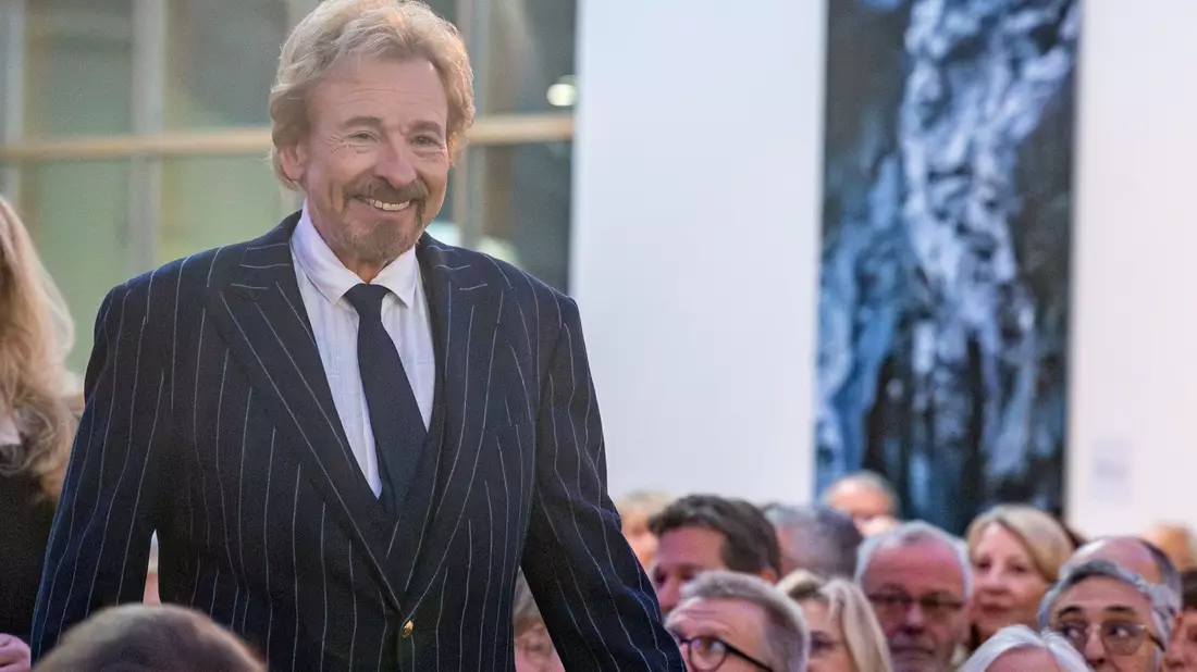 Moderator Thomas Gottschalk will sich nach einem Abschied aus dem TV-Geschäft für mindestens ein Jahr aus der Öffentlichkeit zurückziehen und reisen. (Archivbild) - Bild: Armin Weigel/dpa