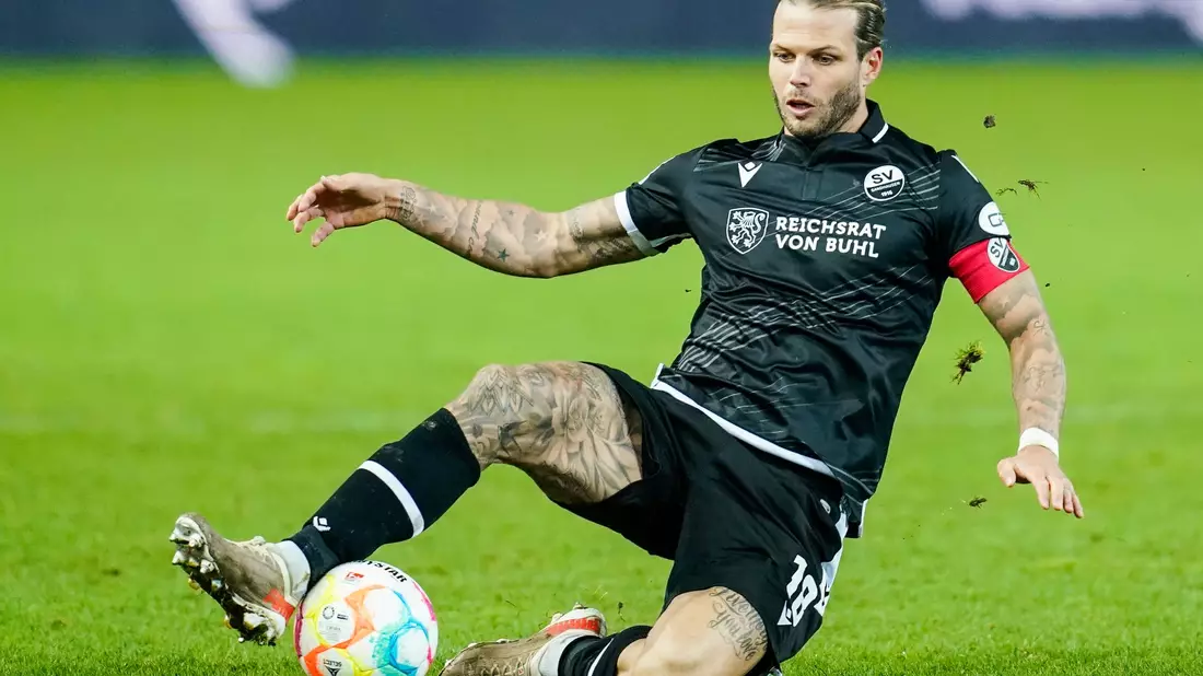 Als Profi ein Führungsspieler: Dennis Diekmeier. (Archivbild) - Bild: Uwe Anspach/dpa