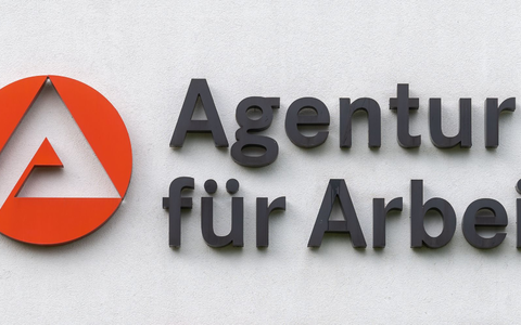 Kurz vor Veröffentlichung der Arbeitsmarktdaten am Freitag gibt es unterschiedliche Prognosen für die Beschäftigung. (Archivbild) - Foto: Hendrik Schmidt/dpa-Zentralbild/dpa