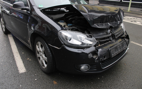 POL-HA: Auffahrunfall mit zwei verletzten Beifahrerinnen - Foto: presseportal.de