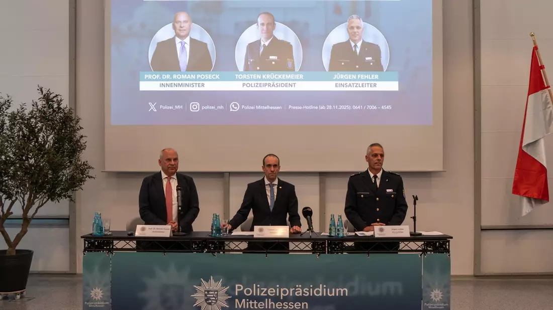 Mittelhessen: STADT + LANDKREIS GIESSEN: Pressekonferenz zur Vorstellung des polizeilichen Einsatzkonzepts anlässlich der Neugründung der AfD-Jugendorganisation in Gießen - Bild: presseportal.de
