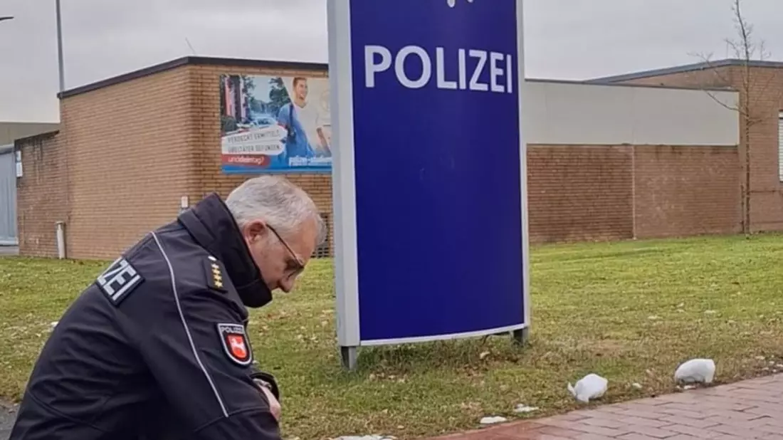 POL-ROW: Orange Day: Polizeiinspektion Rotenburg setzt Zeichen gegen Gewalt an Frauen - Bild: presseportal.de