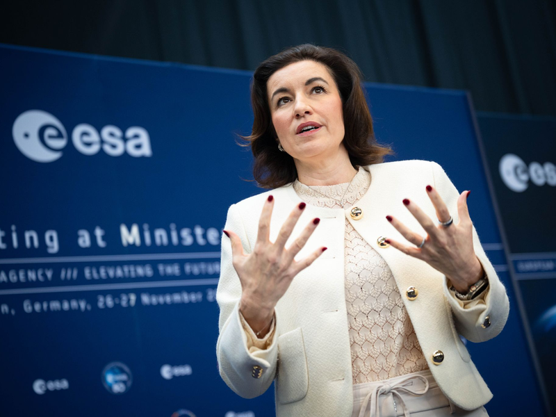 Auch die Deutschen Gerst und Maurer träumen vom Mond. (Archivbild) - Foto: Sina Schuldt/dpa