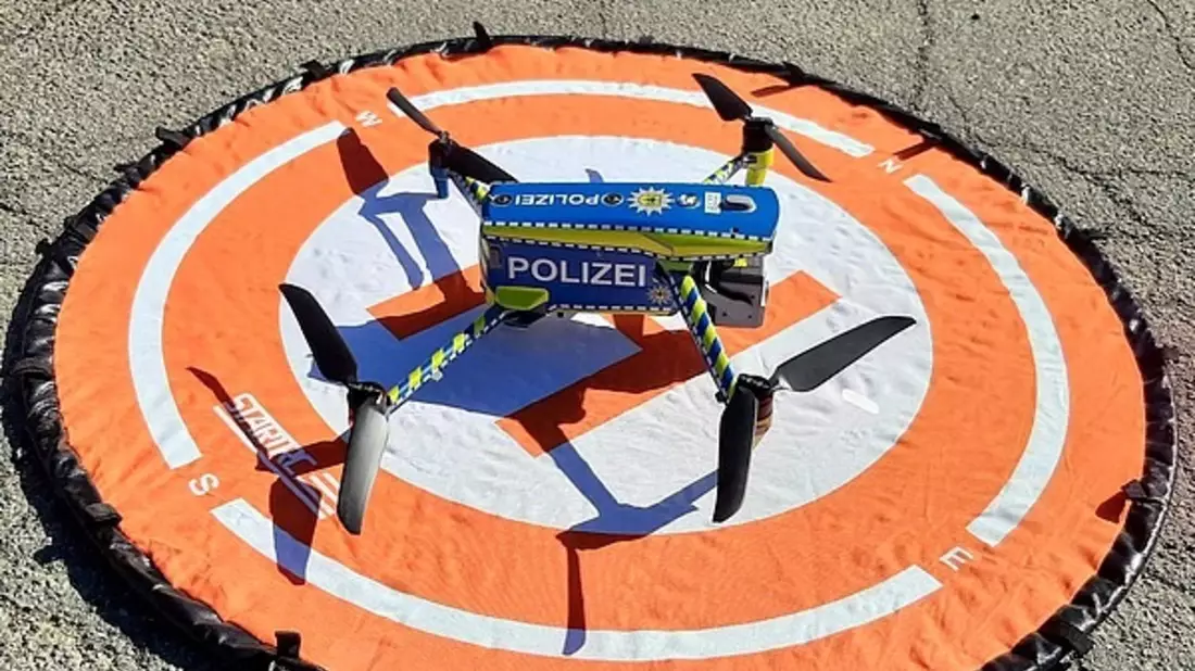 BPOL NRW: Bundespolizei in Vermisstenfahndung der Landespolizei eingebunden findet unter Drohneneinsatz stark unterkühlten Mann - Bild: presseportal.de