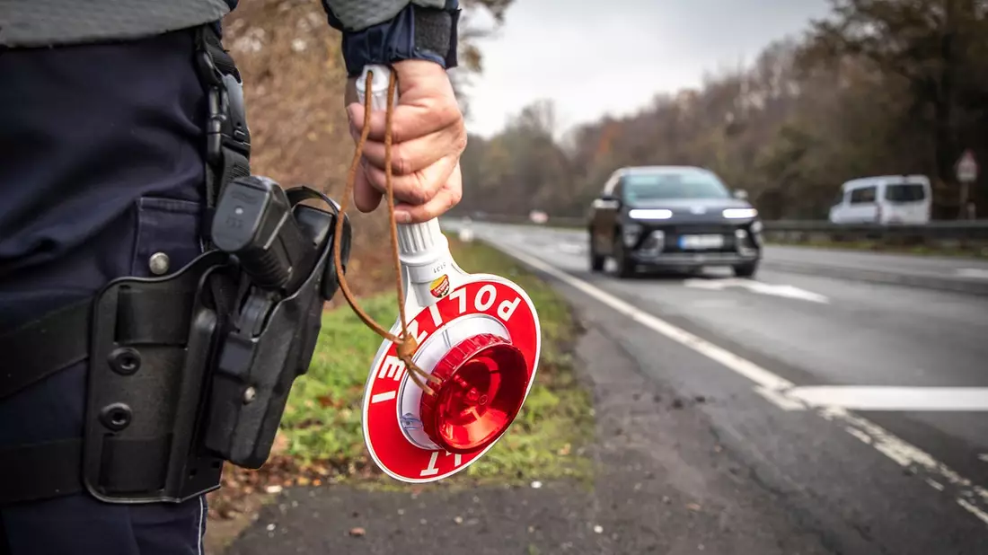 POL-UN: Landesweiter Fahndungs- und Kontrolltag: Kreispolizeibehörde Unna führt Schwerpunktkontrollen und einen behördenübergreifenden Einsatz zur Bekämpfung von Clankriminalität durch - Bild: presseportal.de