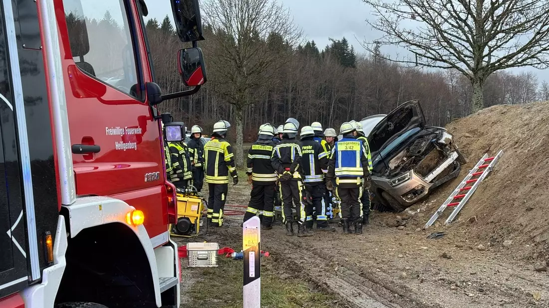 KFV Bodenseekreis: Verkehrsunfall: Feuerwehr befreit Fahrerin aus Zwangslage - Bild: presseportal.de
