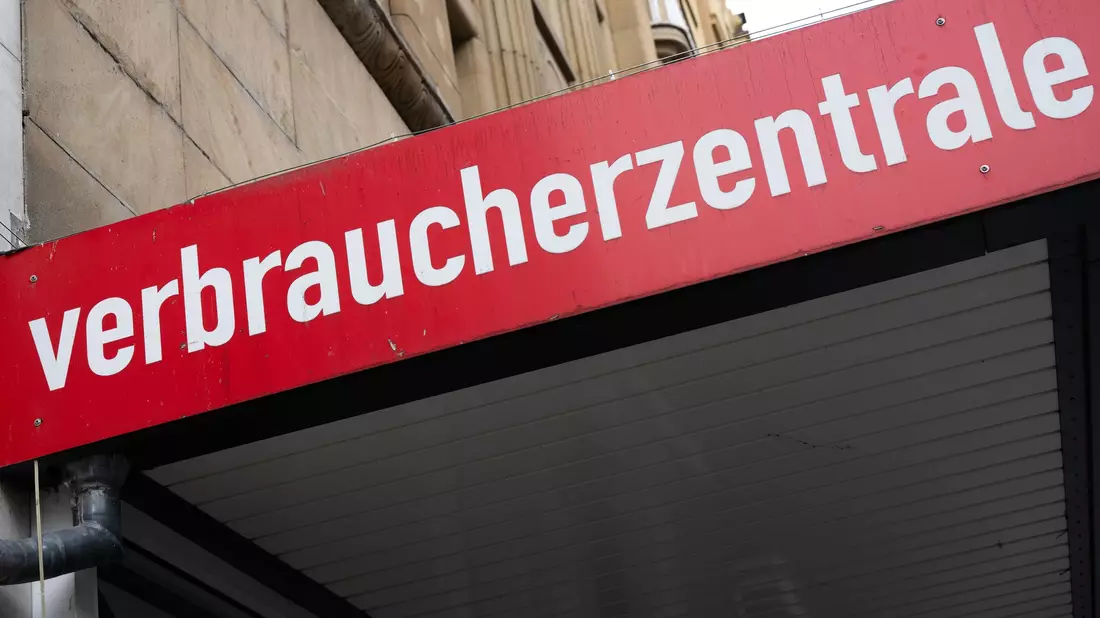 Die Verbraucherzentralen sehen bei einzelnen Algenprodukten die Gefahr einer überhöhten Jodaufnahme (Symbolbild).  - Bild: Boris Roessler/dpa