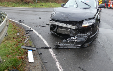 POL-GM: Abbiegeunfall fordert zwei Verletzte - Foto: presseportal.de