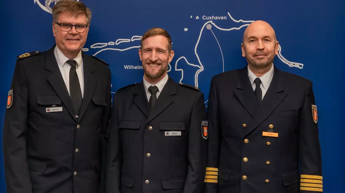 POL-OLD: +++ Neubesetzung im Einsatzbereich der Wasserschutzpolizei: Polizeipräsident Andreas Sagehorn führt Fabian Heike in sein neues Amt ein +++ - Bild: presseportal.de