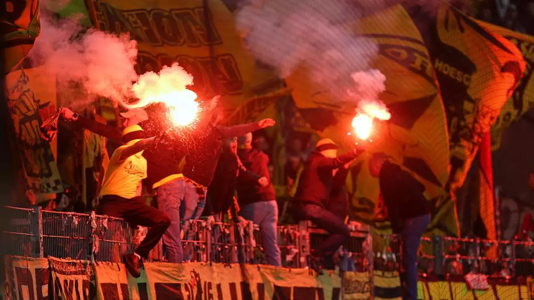 Fans mit Pyrotechnik (Archiv) - Bild: über dts Nachrichtenagentur