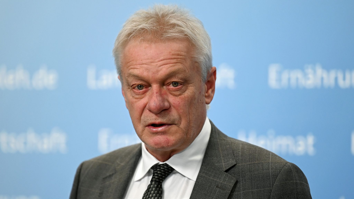 Alois Rainer stellt die Ergebnisse des Reports «Deutschland, wie es isst» vor. - Foto: Elisa Schu/dpa