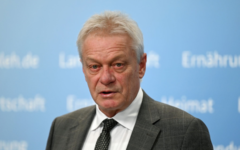 Alois Rainer stellt die Ergebnisse des Reports «Deutschland, wie es isst» vor. - Foto: Elisa Schu/dpa