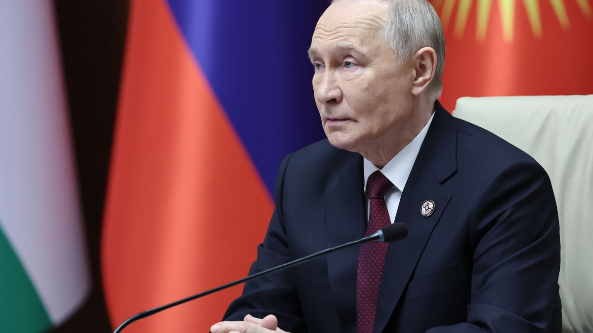 Putin ist nach eigenen Angaben bereit, einen Verzicht auf einen Angriff gegen Europa schriftlich festzuhalten.  - Foto: Alexander Kazakov/Pool Sputnik Kremlin/AP/dpa