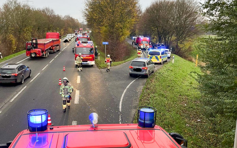 Feuerwehr Kalkar: Unfall auf der B 67 - Foto: presseportal.de