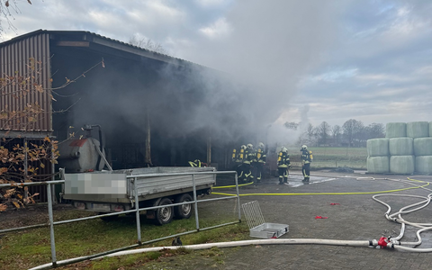 FW-AUR: Hallenanbau brannte aus - Foto: presseportal.de