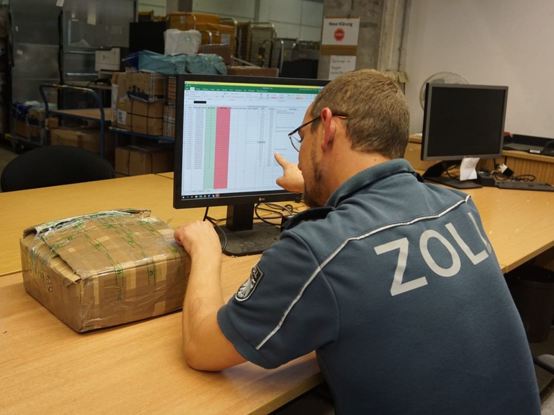 HZA-DD: Weihnachten und Black Friday: Wichtige Hinweise des Zolls zu Bestellungen und Geschenken aus dem Ausland - Foto: presseportal.de