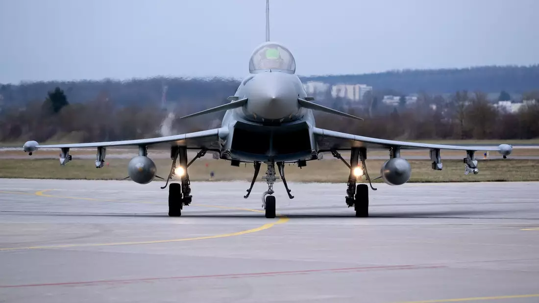 Wegen der verschärften Bedrohungslage will die Bundeswehr wieder Tieffluggebiete fürs Pilotentraining nutzen. - Bild: Sven Hoppe/dpa