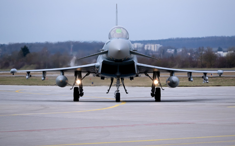 Wegen der verschärften Bedrohungslage will die Bundeswehr wieder Tieffluggebiete fürs Pilotentraining nutzen. - Foto: Sven Hoppe/dpa