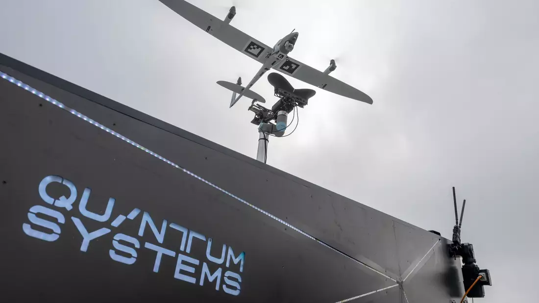 Der Drohnenhersteller Quantum Systems will mit frischem Investorenmillionen Produktion und Entwicklung ausbauen. (Archiv) - Bild: Peter Kneffel/dpa