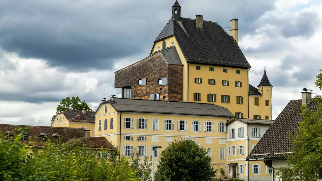Im ehemaligen Kloster Goldenstein leben die Nonnen seit Monaten als «Kloster-Besetzerinnen». (Archivbild) - Bild: Chris Hofer/FRANZ NEUMAYR/dpa