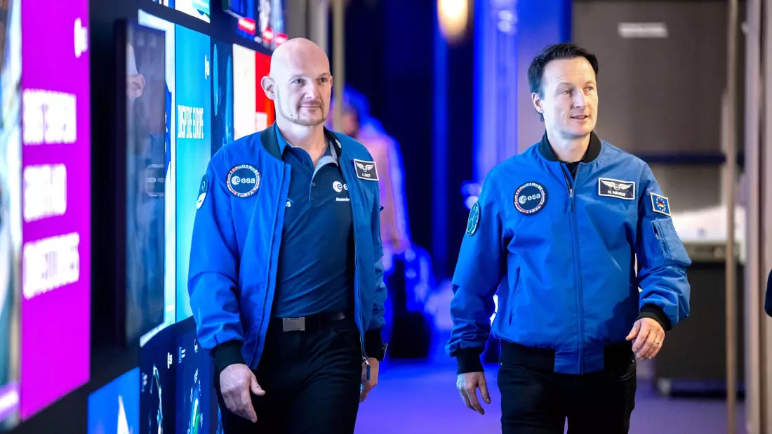 Die Astronauten Alexander Gerst und Matthias Maurer sehen große Chancen in der «Artemis»-Mission. - Bild: Sina Schuldt/dpa
