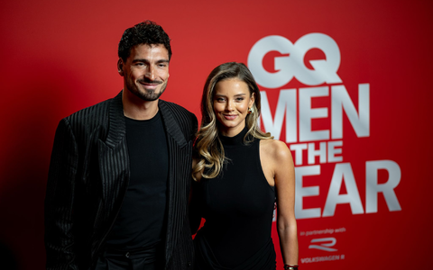 Mats Hummels kam mit Nicola Cavanis zur Verleihung des GQ-Awards. - Foto: Fabian Sommer/dpa