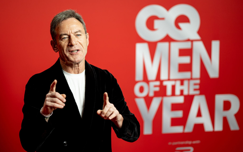 Schauspieler Jason Isaacs ist aus der Serie «The White Lotus» bekannt. - Foto: Fabian Sommer/dpa