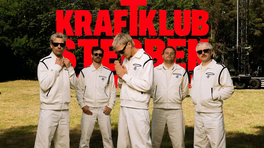 Am 28. November erscheint das neue Kraftklub-Album «Sterben in Karl-Marx-Stadt» (Handout-Foto) - Bild: Philipp Gladsome/Check your Head GbR/dpa