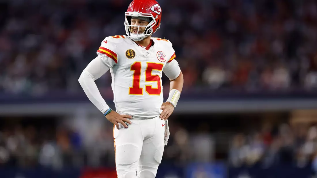 Droht mit den Kansas City Chiefs die Playoffs zu verpassen: Quarterback Patrick Mahomes - Bild: Gareth Patterson/AP/dpa