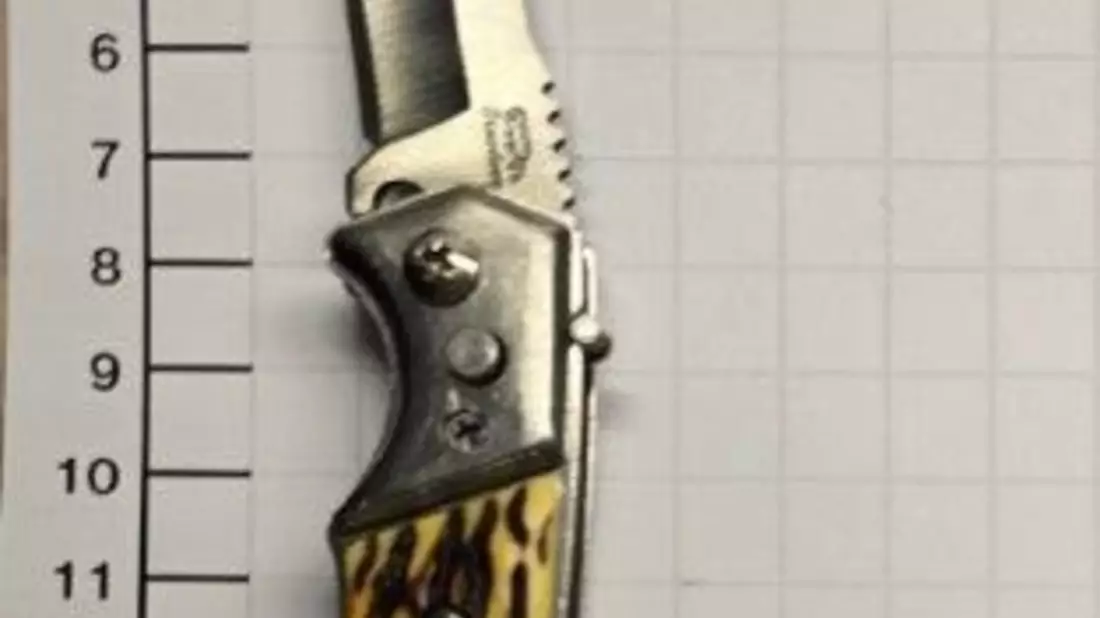 BPOL NRW: Bundespolizei findet Springmesser bei einem 15-Jährigen - Bild: presseportal.de