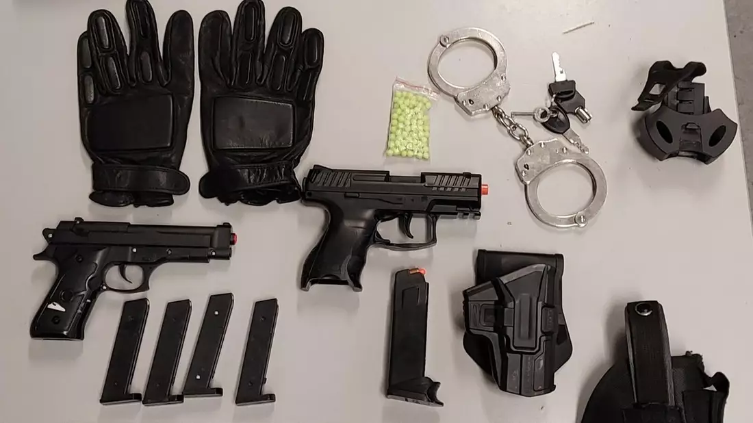 BPOL-H: Mit mehreren Anscheinswaffen bewaffnet - Bundespolizei nimmt Ladendieb im HBF Braunschweig fest - Bild: presseportal.de