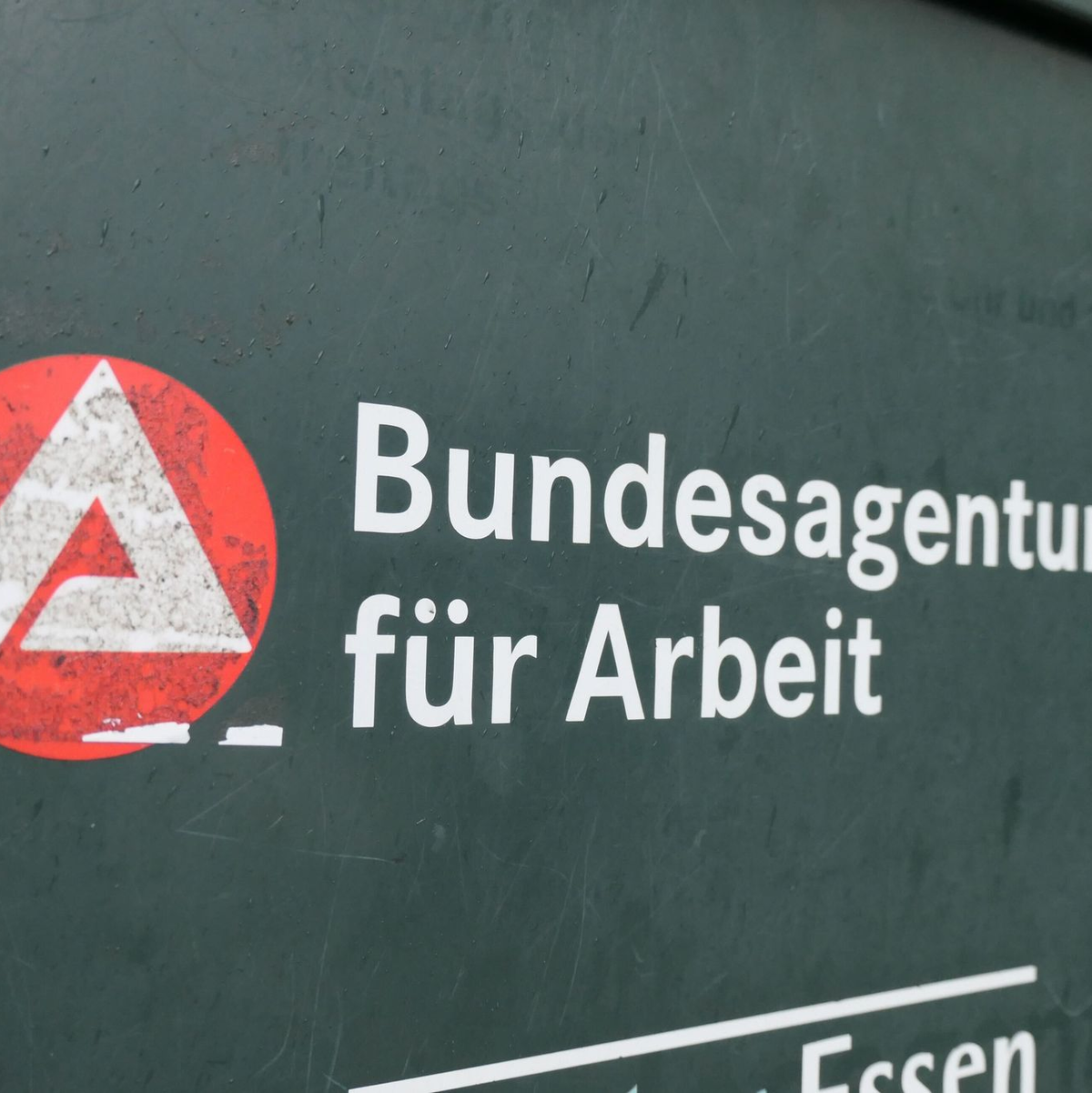 Mit Hilfe und Härte sollen die Behörden den Hilfebeziehenden begegnen. (Archivfoto) - Foto: Helge Toben/dpa