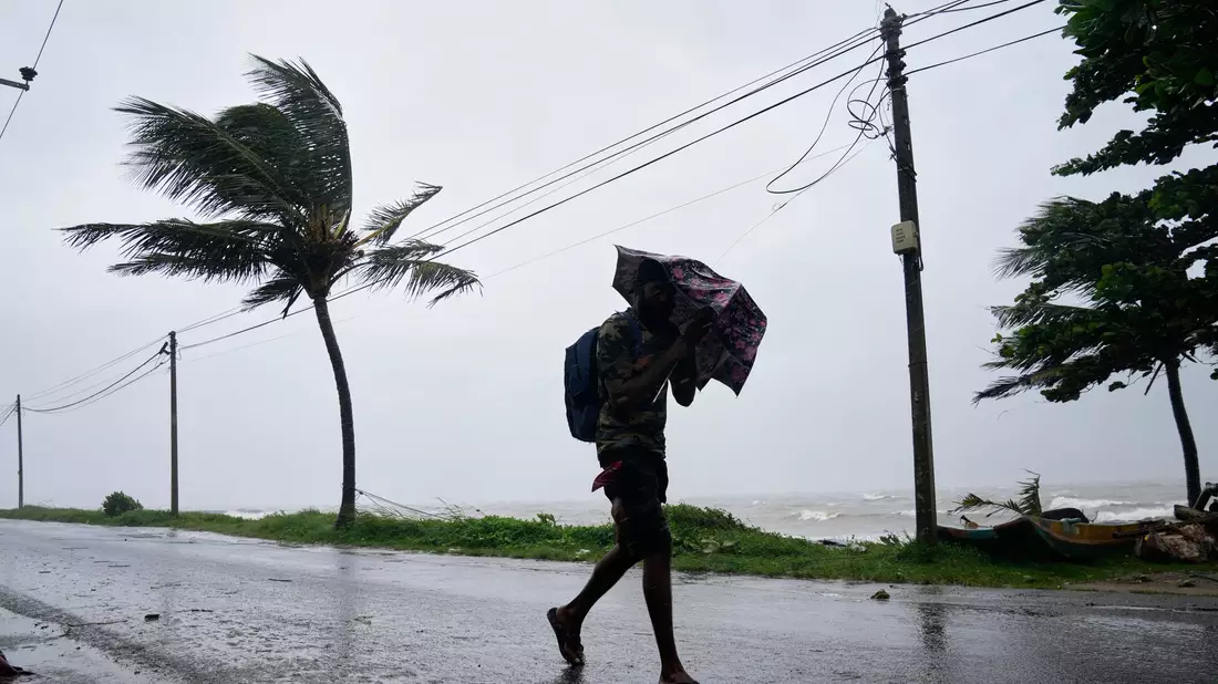 In Teilen des Landes kam es zu Überschwemmungen. - Bild: Eranga Jayawardena/AP/dpa