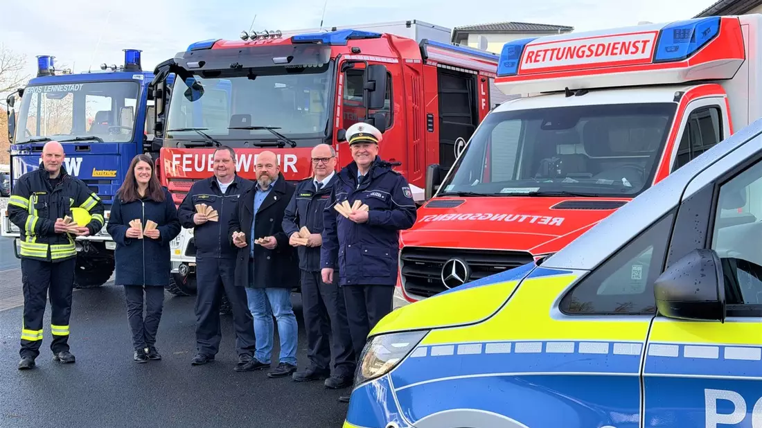 #sicherimDienst: Schnelle Unterstützung im Einsatz / Polizei, Feuerwehr und Rettungskräfte werden mit Türkeilen ausgestattet - Bild: presseportal.de