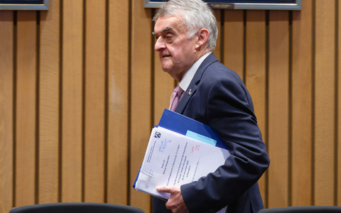 Innenminister Reul will nun den Austausch mit Gehörlosen-Verbänden suchen. - Foto: Henning Kaiser/dpa