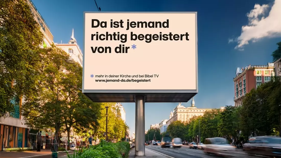 Bibel TV startet große ökumenische Glaubenskampagne / Spendenfinanzierte Aktion als Dienst für christliche Konfessionen: 30.000 Großflächenplakate und Onlineanzeigen erinnern bundesweit an Gott - Bild: presseportal.de