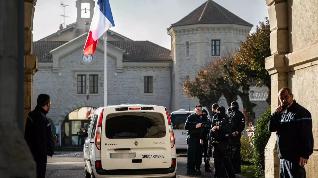Ein Gefängnisausbrecher in Frankreich ist später beim Kaffeetrinken in einem Bistro gefasst worden. (Symbolfoto)  - Bild: Arnaud Finistre/AFP/dpa