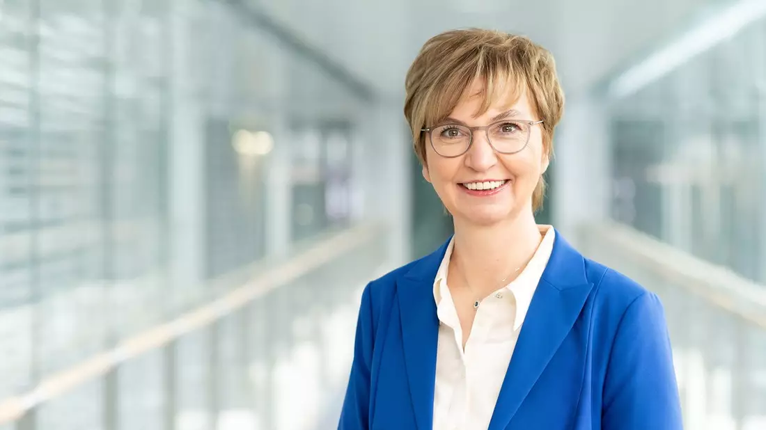 Ursula Weyrich wird 2026 neue Verwaltungsdirektorin des ZDF / Intendant Himmler: Exzellente Expertin für Verwaltung, Finanzen und Personal - Bild: presseportal.de