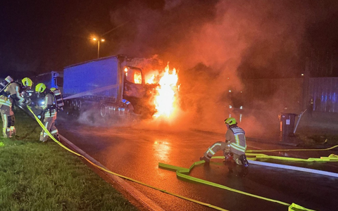 FW-BOT: FW-BOT: Einsatz an Tankstelle -LKW in Vollbrand - Foto: presseportal.de