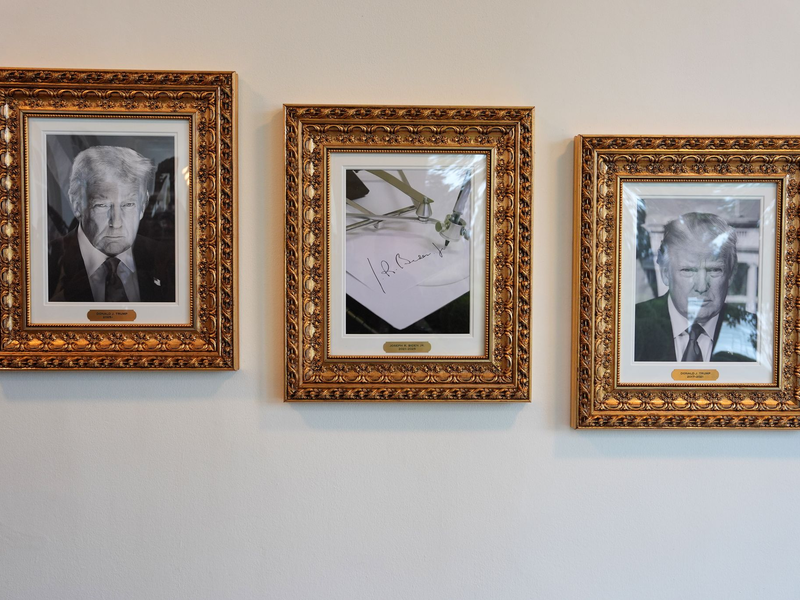 Ein Autopen als Bildnis für Ex-Präsident Biden (Archiv) - Foto: Evan Vucci/AP/dpa