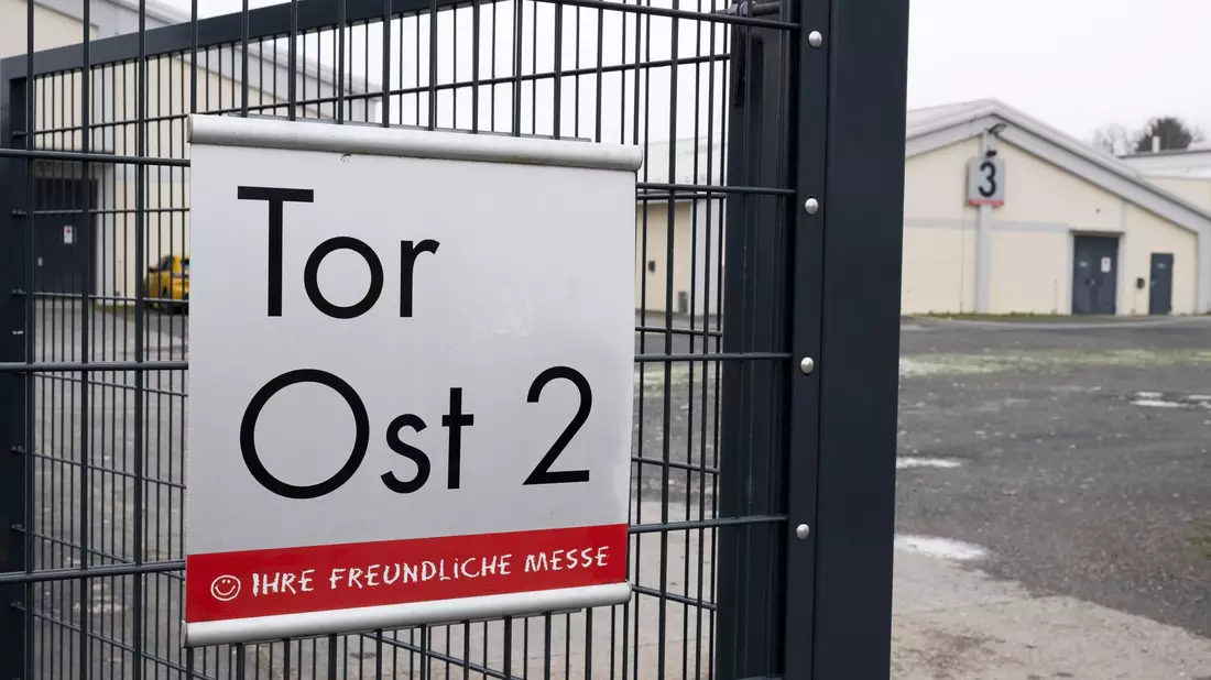 Mit rund 1.000 Leuten will sich die AfD in der Messe Gießen treffen - gesetzt den Fall, sie kommen durch. (Archivbild) - Bild: Boris Roessler/dpa