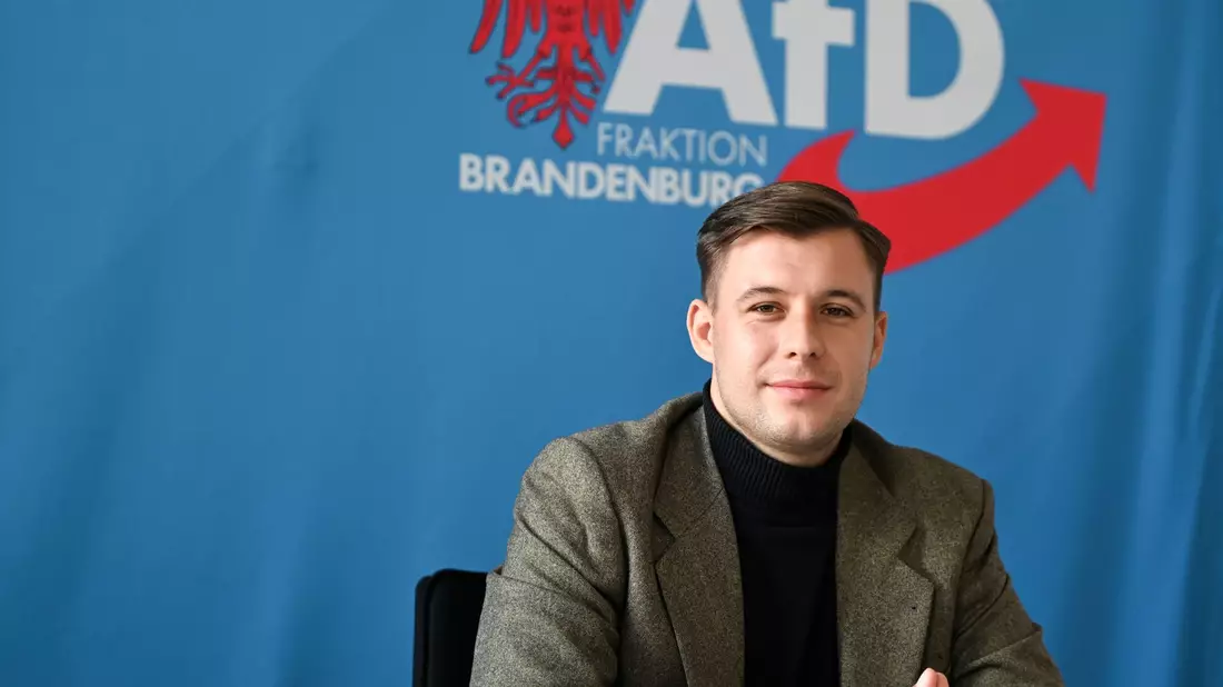 Der Brandenburger AfD-Landtagsabgeordnete Jean-Pascal Hohm ist einziger Kandidat für den Vorsitz der neuen AfD-Jugendorganisation, die voraussichtlich «Generation Deutschland» heißen wird. (Archivbild) - Bild: Lilli Förter/dpa