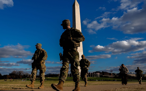 Nationalgardisten patrouillieren in der US-Hauptstadt.  - Foto: Julia Demaree Nikhinson/AP/dpa