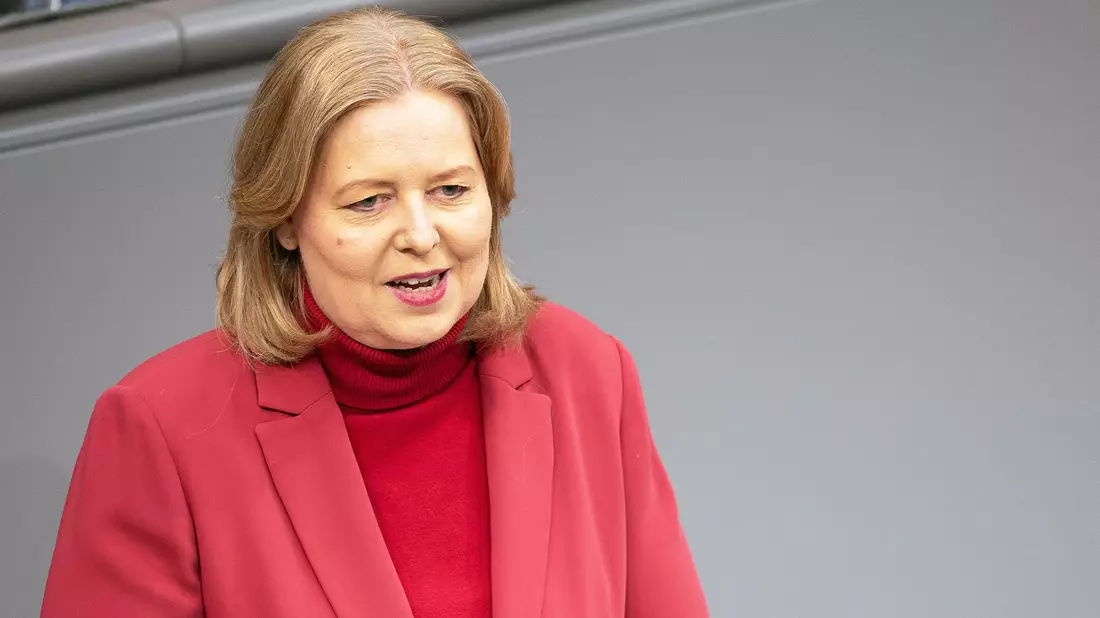 Arbeitsministerin Bärbel Bas rechnet mit einer Mehrheit für das Rentenpaket bei der Abstimmung im Bundestag. - Bild: Markus Lenhardt/dpa