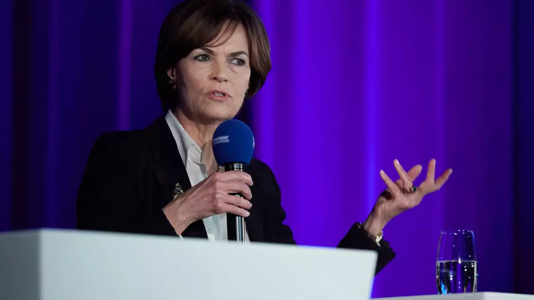 Ostermontag als Feiertag streichen? Die Trumpf-Chefin hält das im Sinne der Wirtschaft für eine gute Idee. (Archivbild) - Bild: Joerg Carstensen/dpa