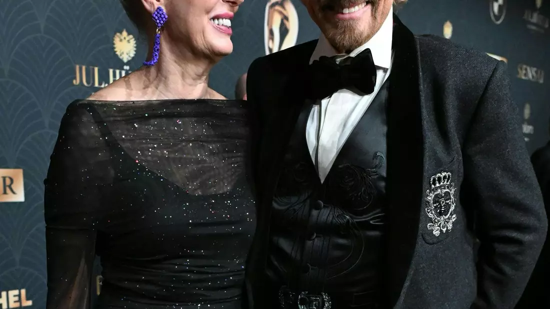 Veronica Ferres erhielt die Romy als beliebteste Schauspielerin TV/Streaming. - Bild: Barbara Gindl/APA/dpa