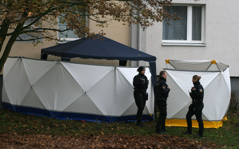 Ein Mädchen ist in Bremen aus einem Fenster gestürzt und den Verletzungen erlegen. - Foto: Kai Moorschlatt/dpa