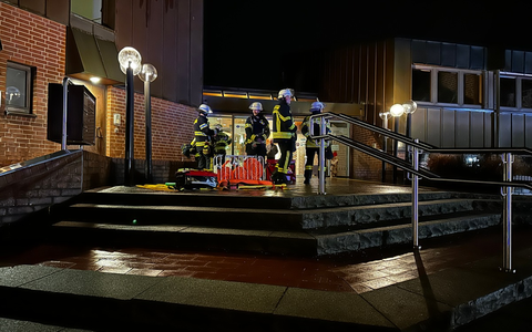 FW Hennef: B 4 Gebäude in Hochschule; Sirenenalarm - Foto: presseportal.de
